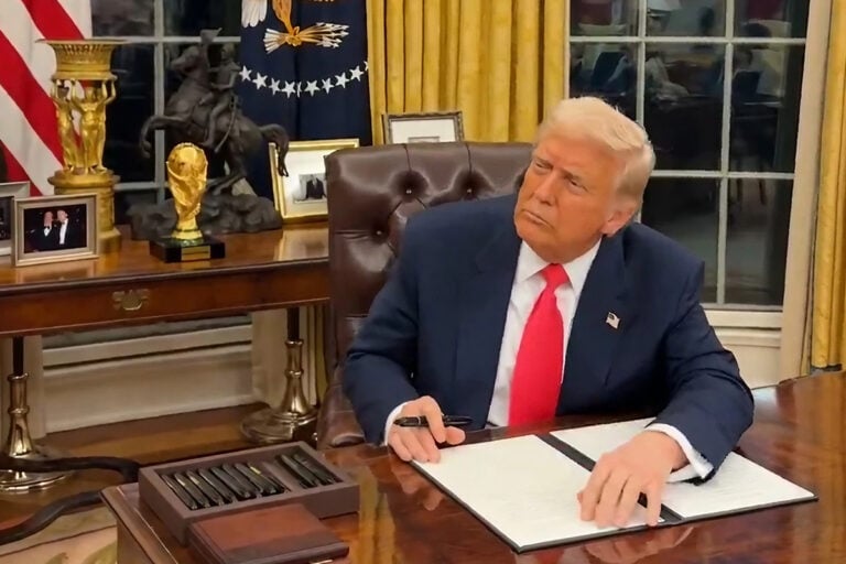 Trump Moves to Add Crypto and Gold to Retirement Plans