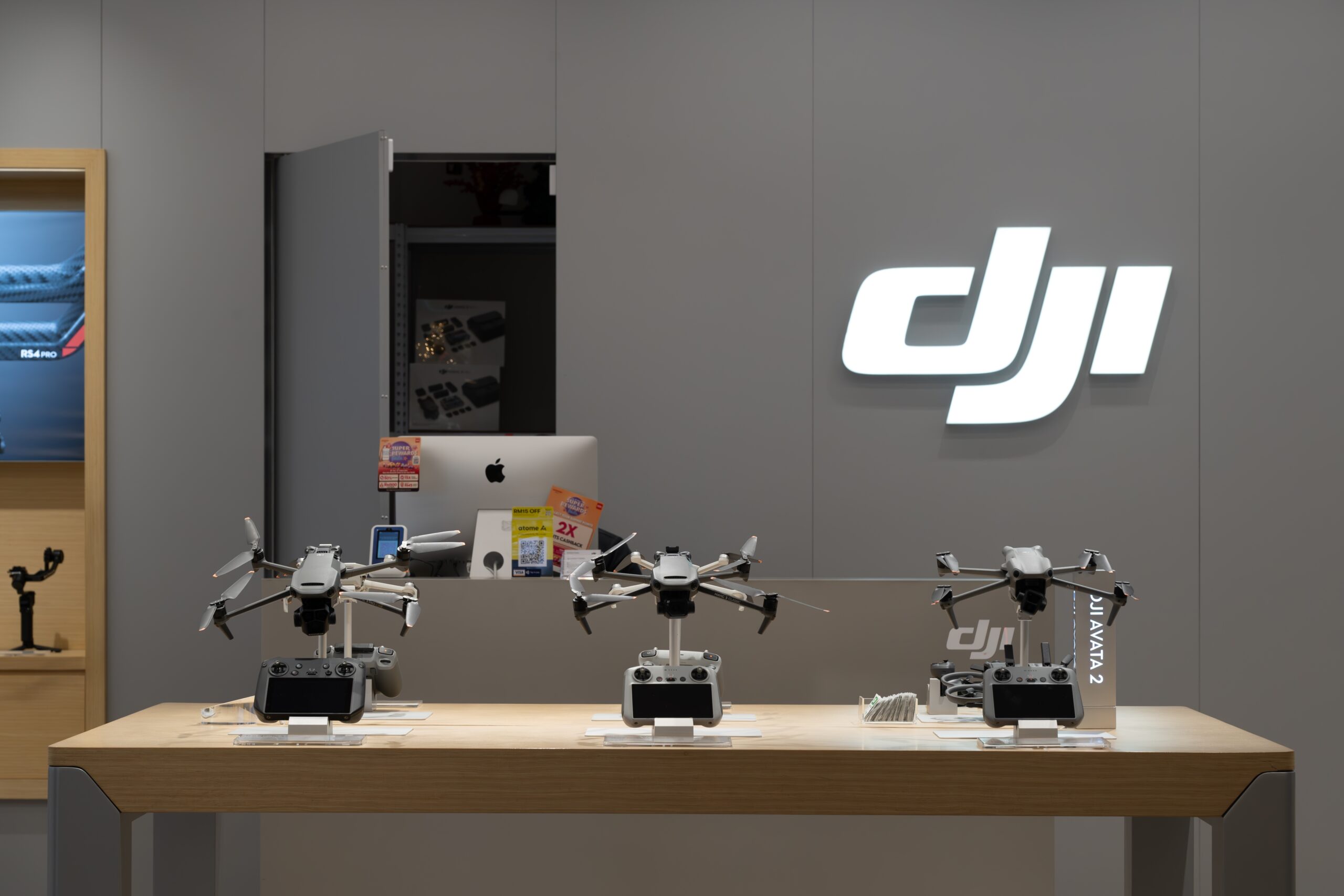 Drone Giant DJI Enters Smart Home Race With High-End Vacuum Cleaner ...