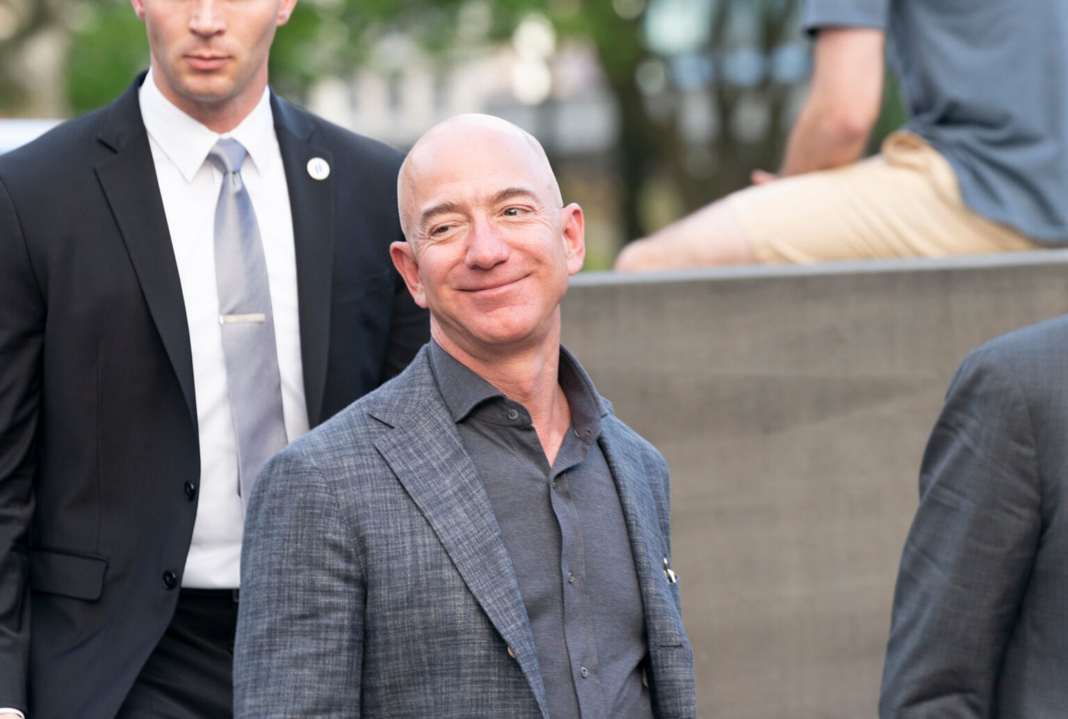Jeff Bezos Raises $100 Billion Fund to Buy Manufacturing Companies and ...