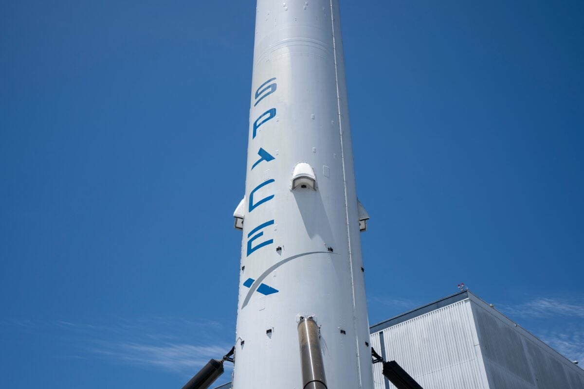 SpaceX Strengthens 5G Push with $17B Spectrum Purchase Deal