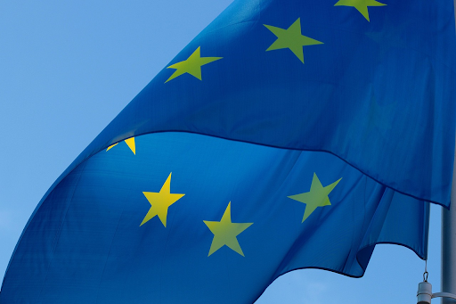 Best Crypto to Buy Now: ECB Warning on Non-EU Stablecoins Sparks Hunt for Top Assets
