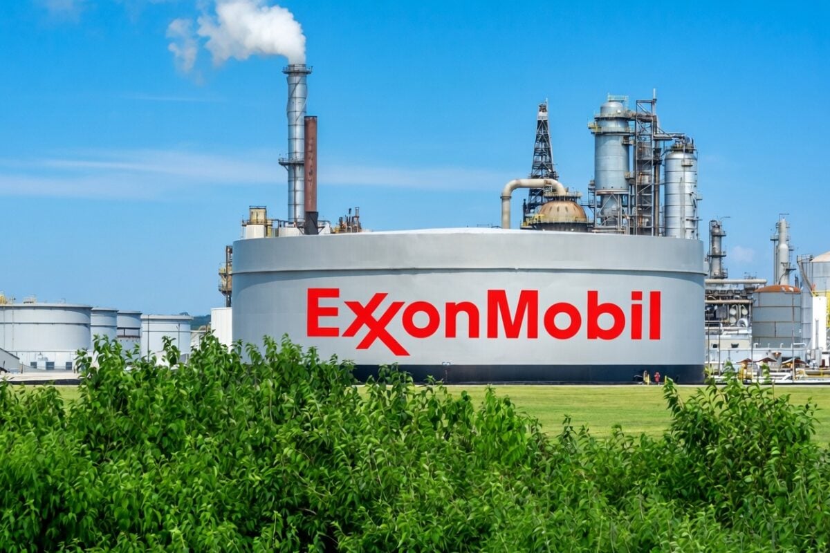 ExxonMobil (XOM) Stock Hits 52-Week High as Analysts Raise Targets