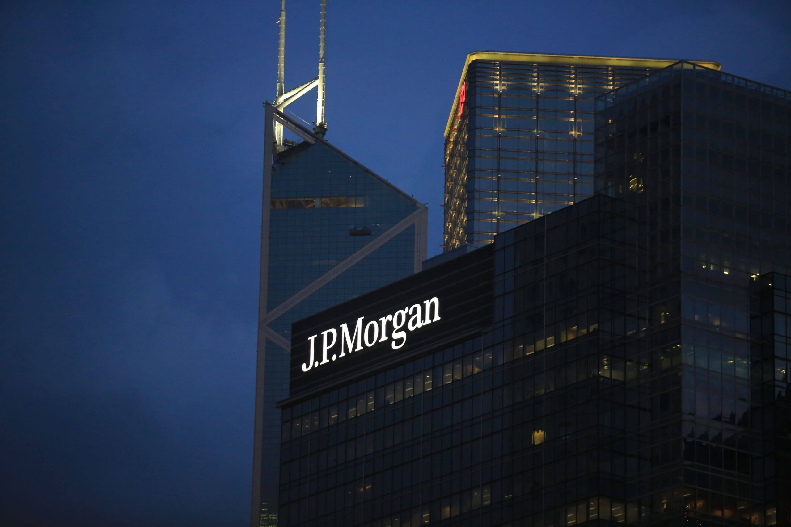 Jpmorgan Risks JPMorgan Cuts S&P 500 Target as Oil Shock and Middle East Risks Rattle ...