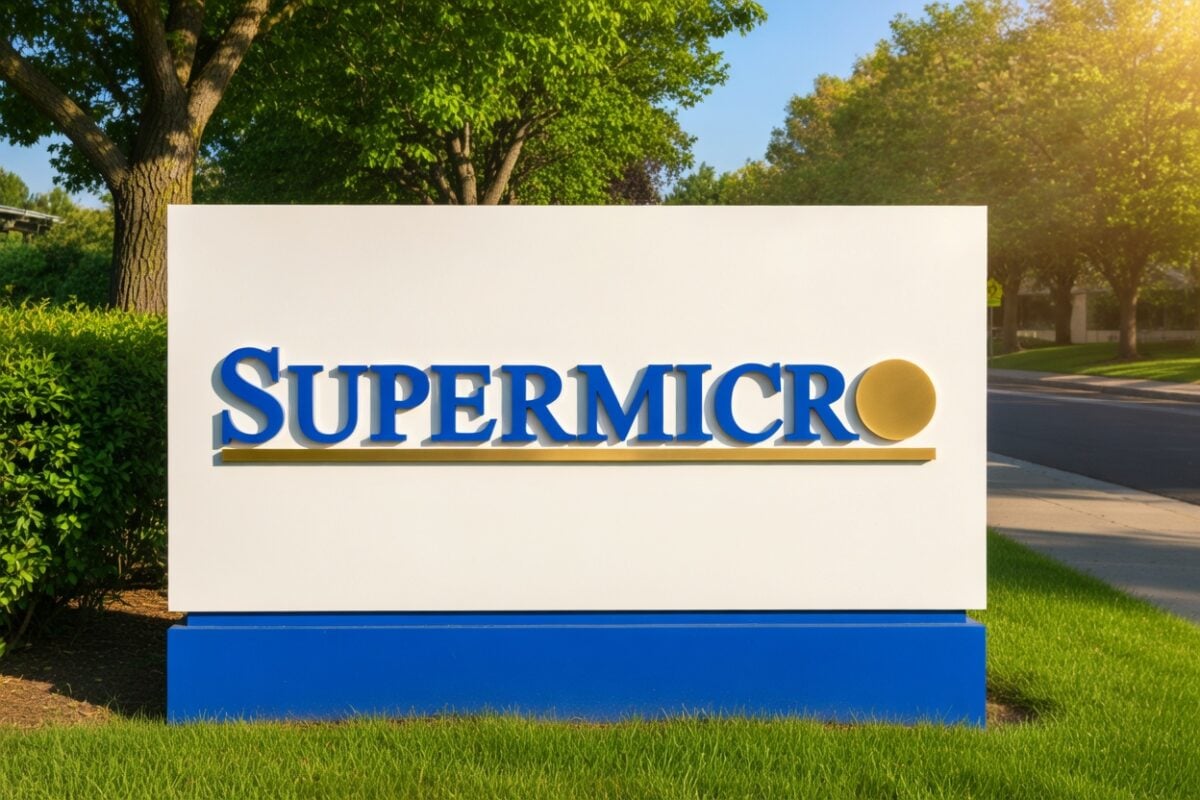 Super Micro (SMCI) Stock: Is the Co-Founder Smuggling Case a Buying Opportunity or Warning Sign?