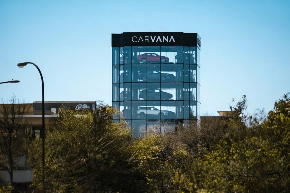 Carvana (CVNA) Stock Falls 25% in 2026 as BofA Downgrades on Oil Fears