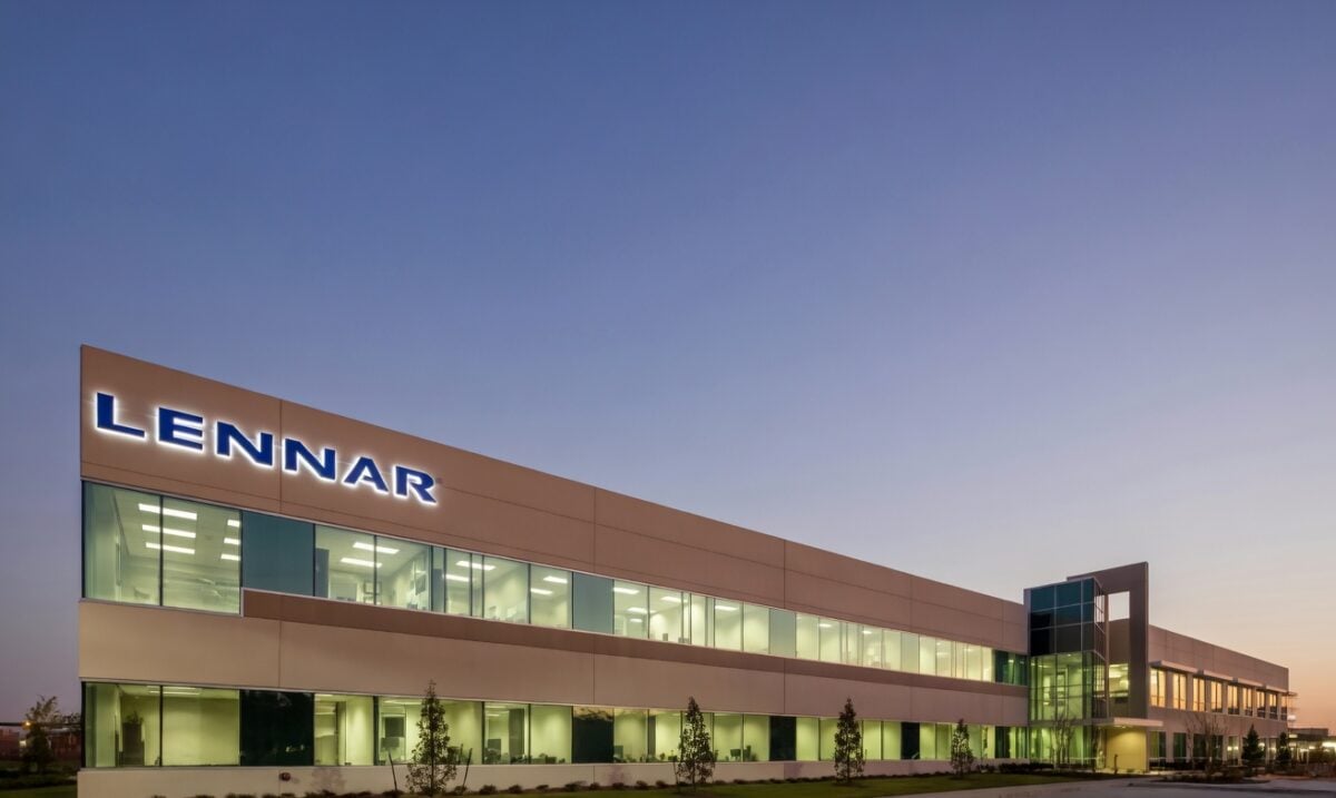 Lennar (LEN) Stock Down 25% As Earnings Miss and Analyst Downgrades Mount