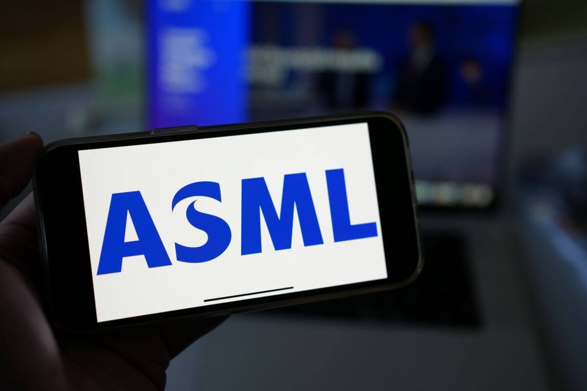 ASML Stock Near All-Time Highs: Buy the Rally or Wait for a Pullback?