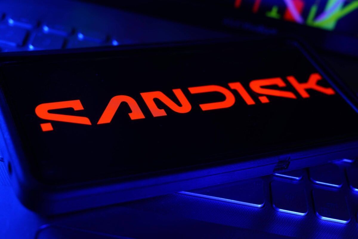 SanDisk (SNDK) Stock Is Tumbling. Analysts Just Keep Raising Their Targets