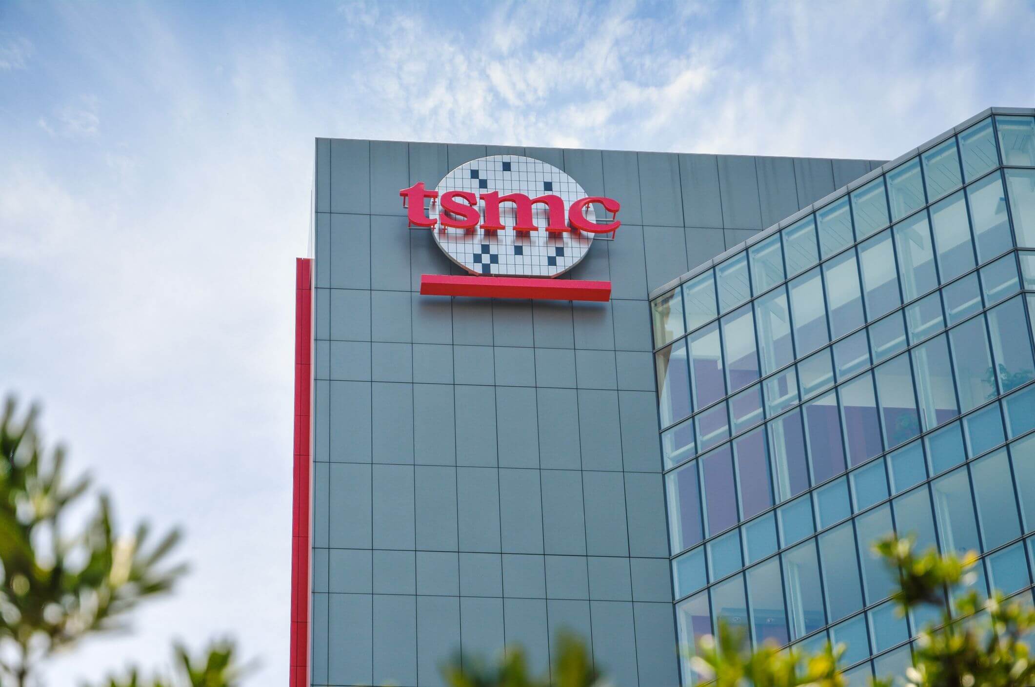 TSMC (TSM) Stock Rises 4% as Chipmaker Plans Price Hikes Up to 10% in 2027