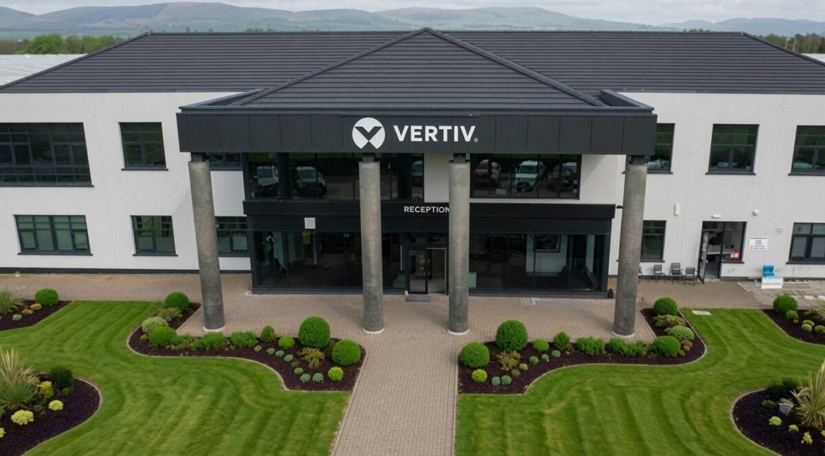 Vertiv (VRT) Stock: Baird Says Buy the Dips With $370 Target in Play
